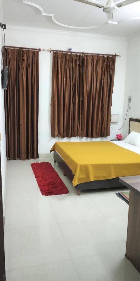 Varuna Palace-Fully Vaccinated Staff Varanasi Exterior foto