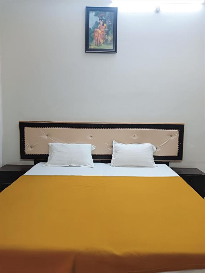 Varuna Palace-Fully Vaccinated Staff Varanasi Exterior foto