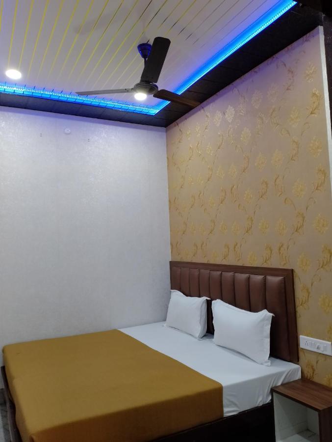 Varuna Palace-Fully Vaccinated Staff Varanasi Exterior foto